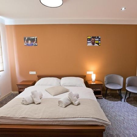 Restauracia Gol Hotell Oravske Vesele Exteriör bild